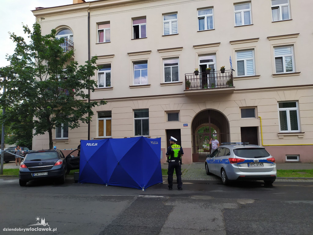 Mężczyzna spadł z budynku