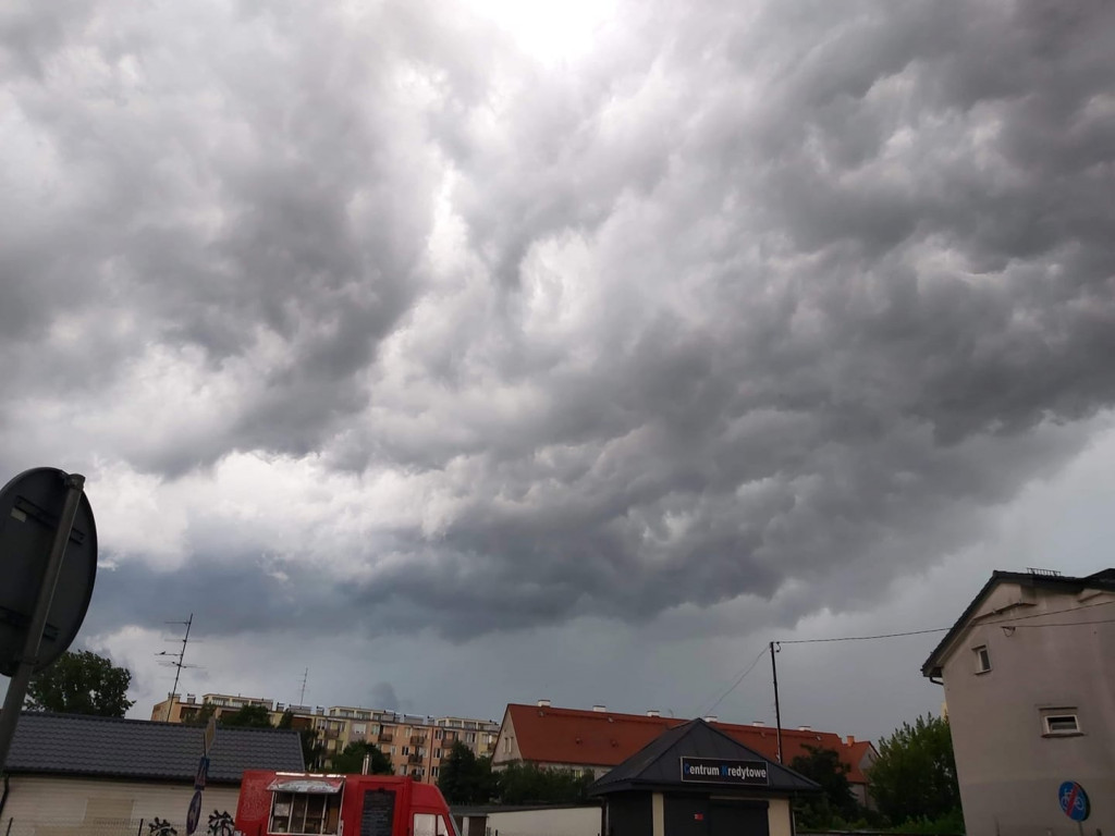 Burzowe chmury w obiektywach włocławian