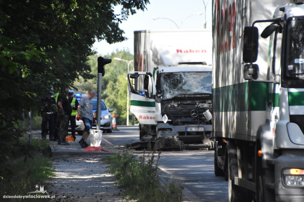 Na Kazimierza Wielkiego zderzyły się dwa auta