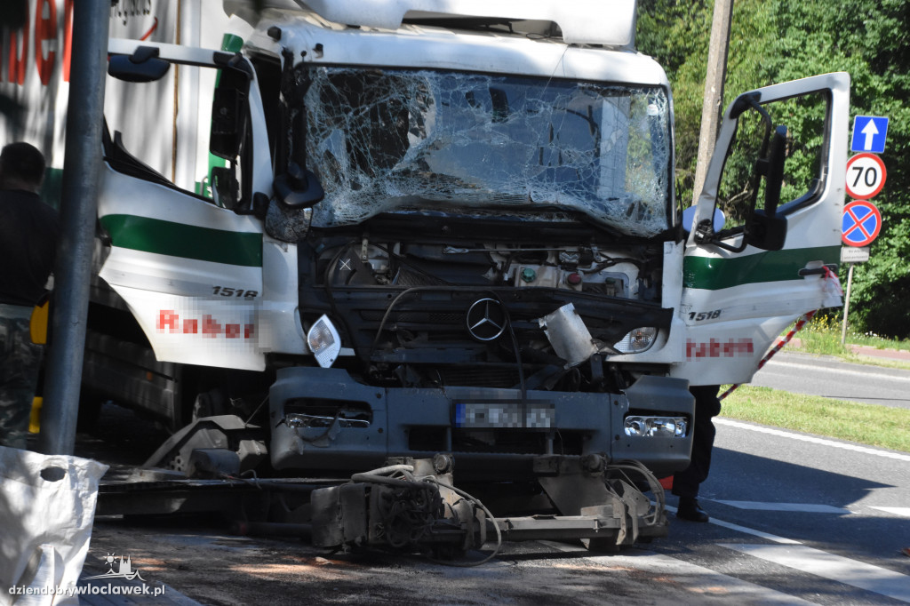 Na Kazimierza Wielkiego zderzyły się dwa auta