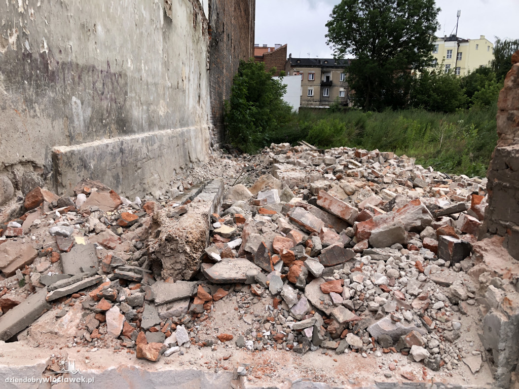 W nocy zawaliła się ściana budynku