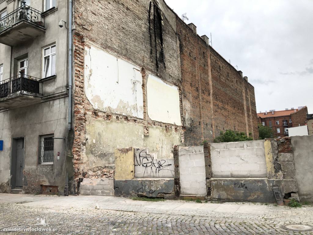 W nocy zawaliła się ściana budynku