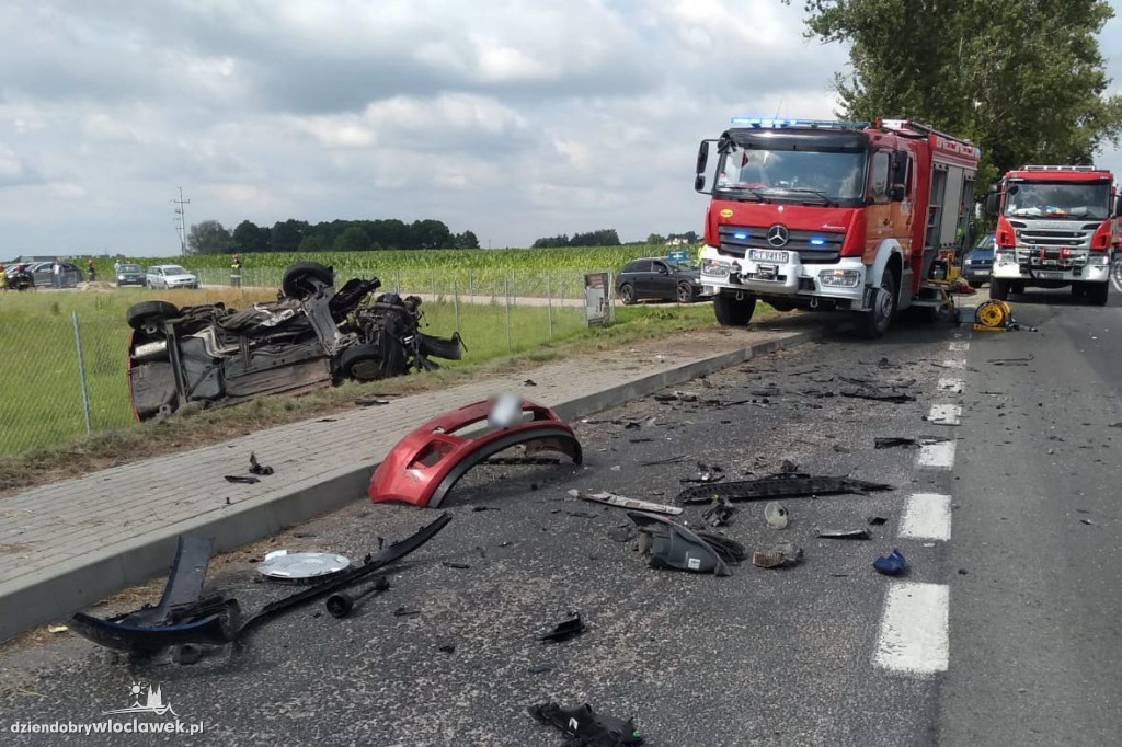 Auta kompletnie rozbite! Ktoś jest ranny?