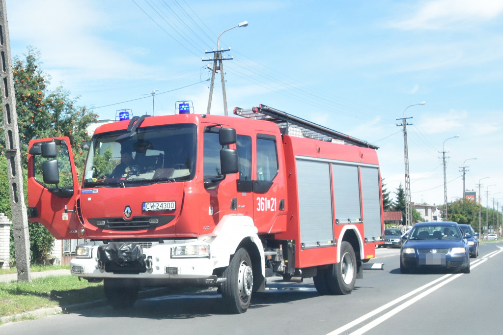 Na Wiejskiej płonęło osobowe auto