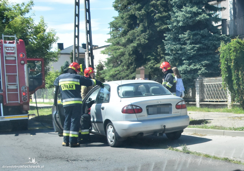 Na Wiejskiej płonęło osobowe auto