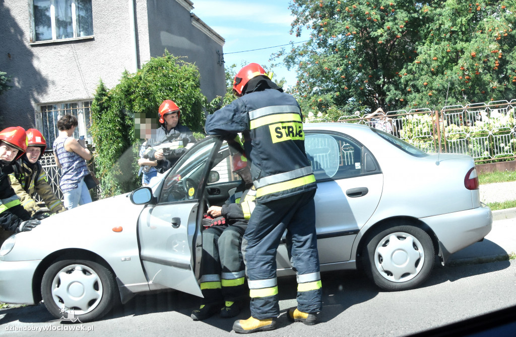 Na Wiejskiej płonęło osobowe auto
