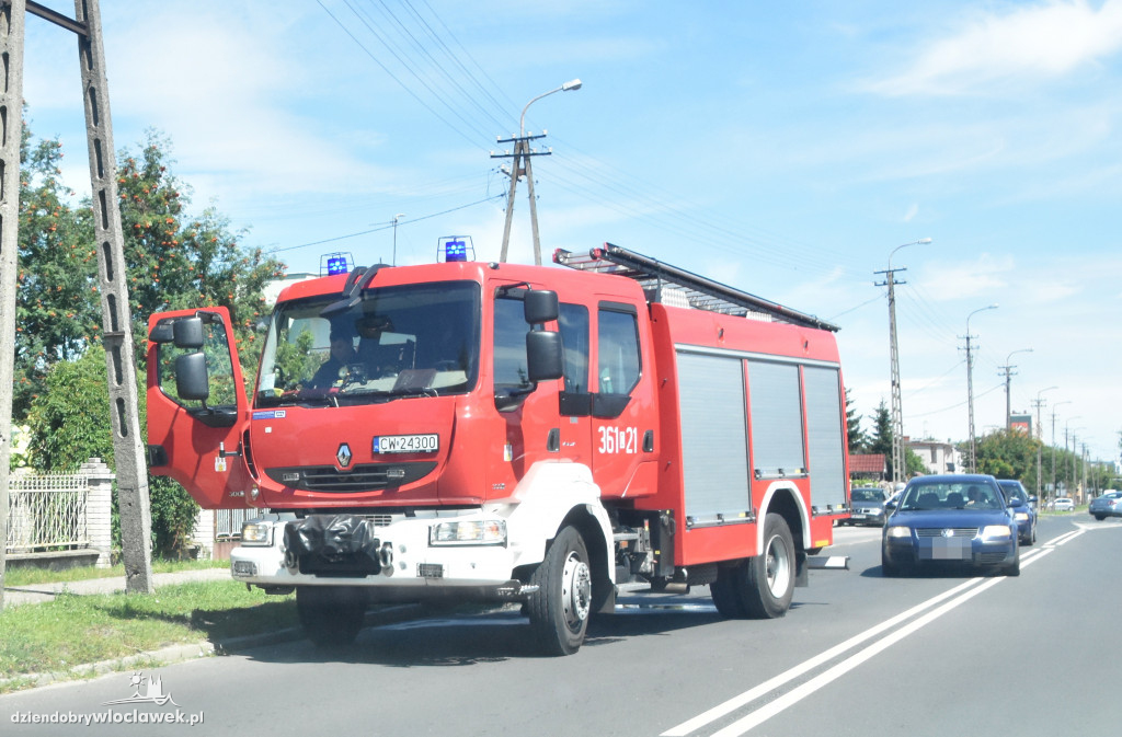 Na Wiejskiej płonęło osobowe auto
