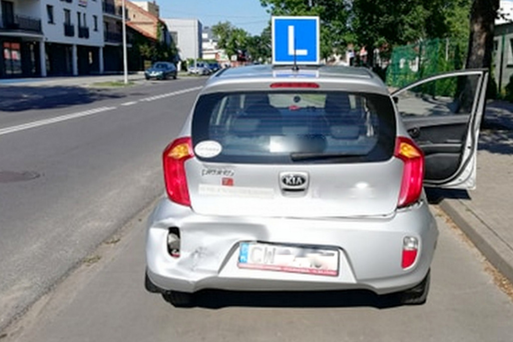 Rozpędzony dostawczak uderzył w 