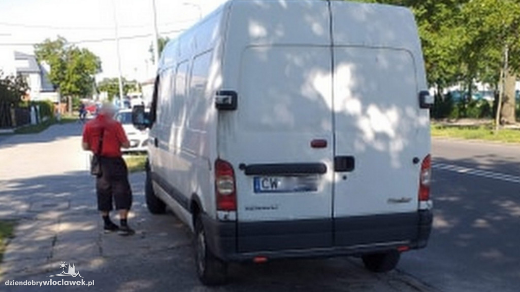 Rozpędzony dostawczak uderzył w 