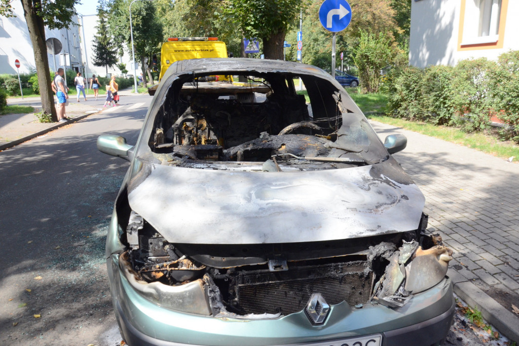 Na ulicy Bukowej spłonął samochód