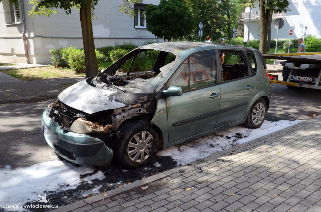 Na ulicy Bukowej spłonął samochód