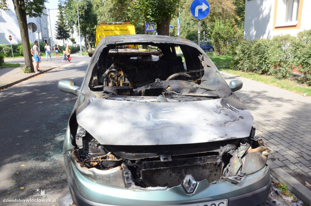 Na ulicy Bukowej spłonął samochód