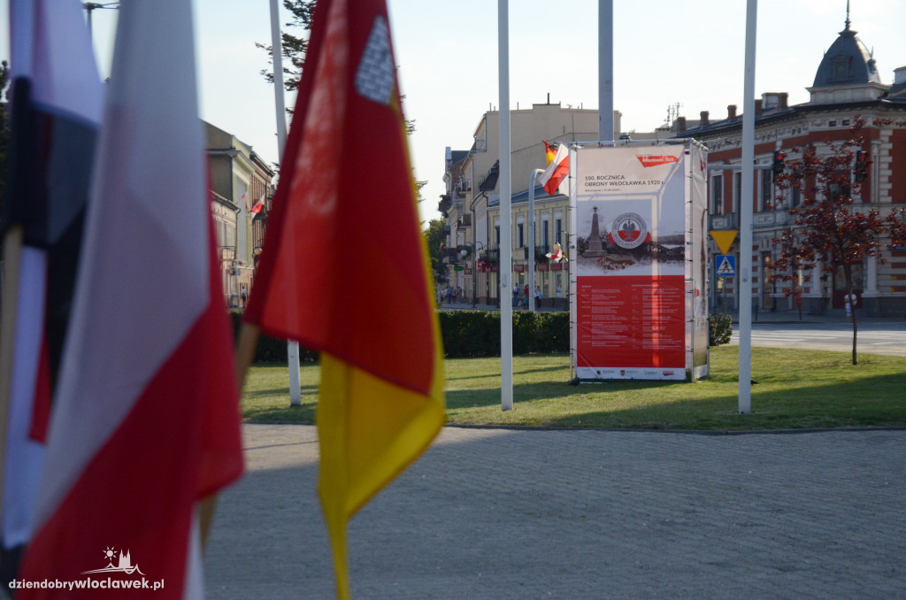 Wystawa o Cudzie nad Wisłą na pl. Wolności