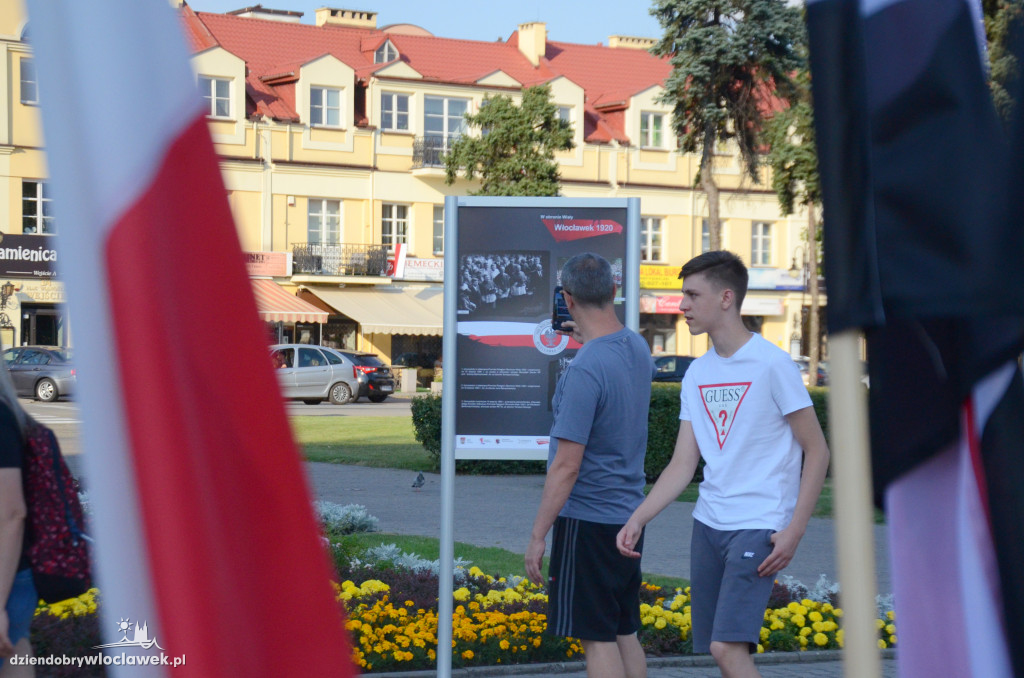 Wystawa o Cudzie nad Wisłą na pl. Wolności