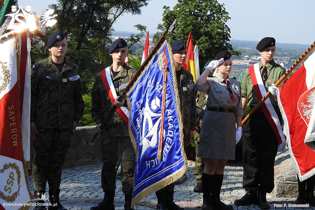 Uczniowie ZSA godnie uczcili swojego patrona