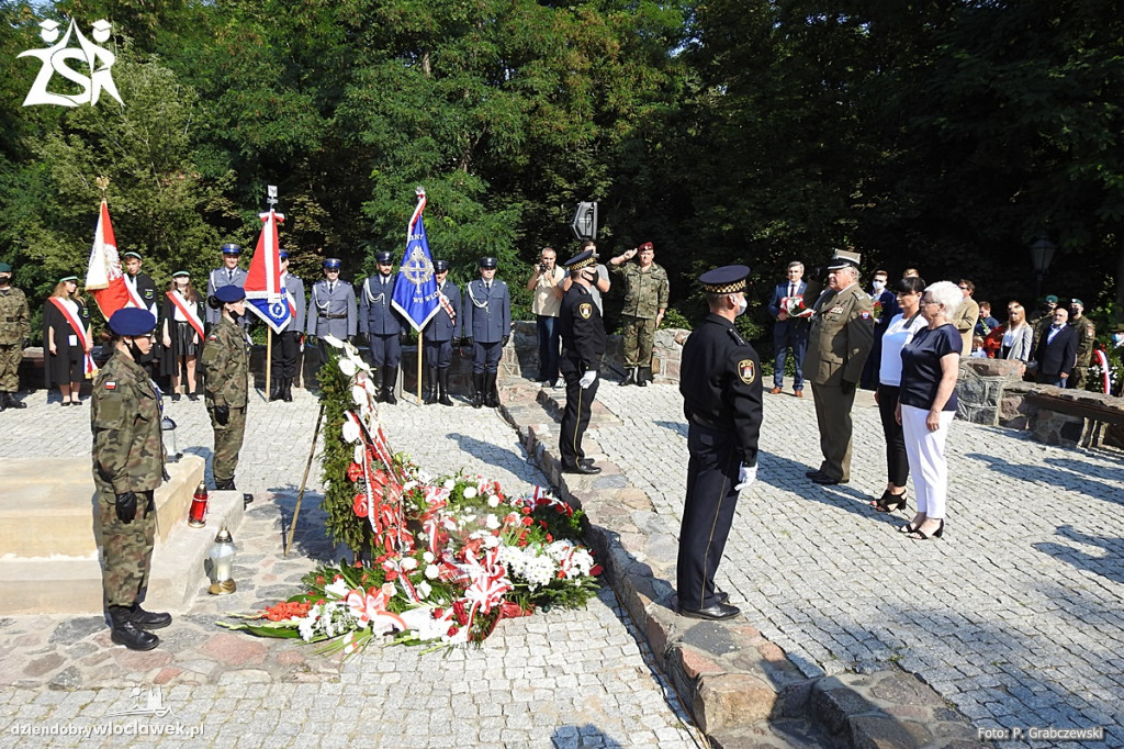 Uczniowie ZSA godnie uczcili swojego patrona
