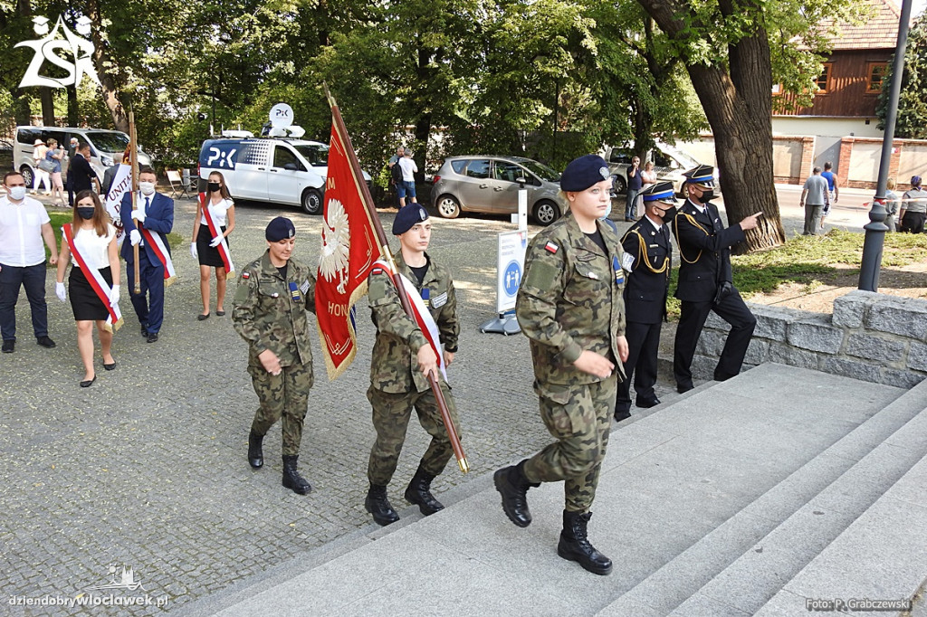 Uczniowie ZSA godnie uczcili swojego patrona