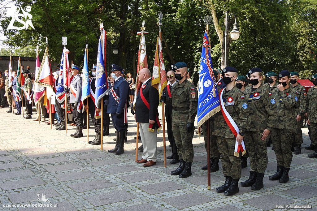 Uczniowie ZSA godnie uczcili swojego patrona