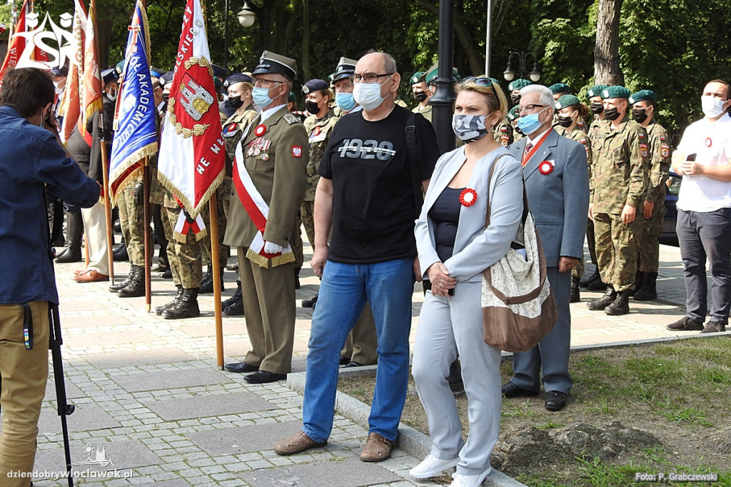 Uczniowie ZSA godnie uczcili swojego patrona