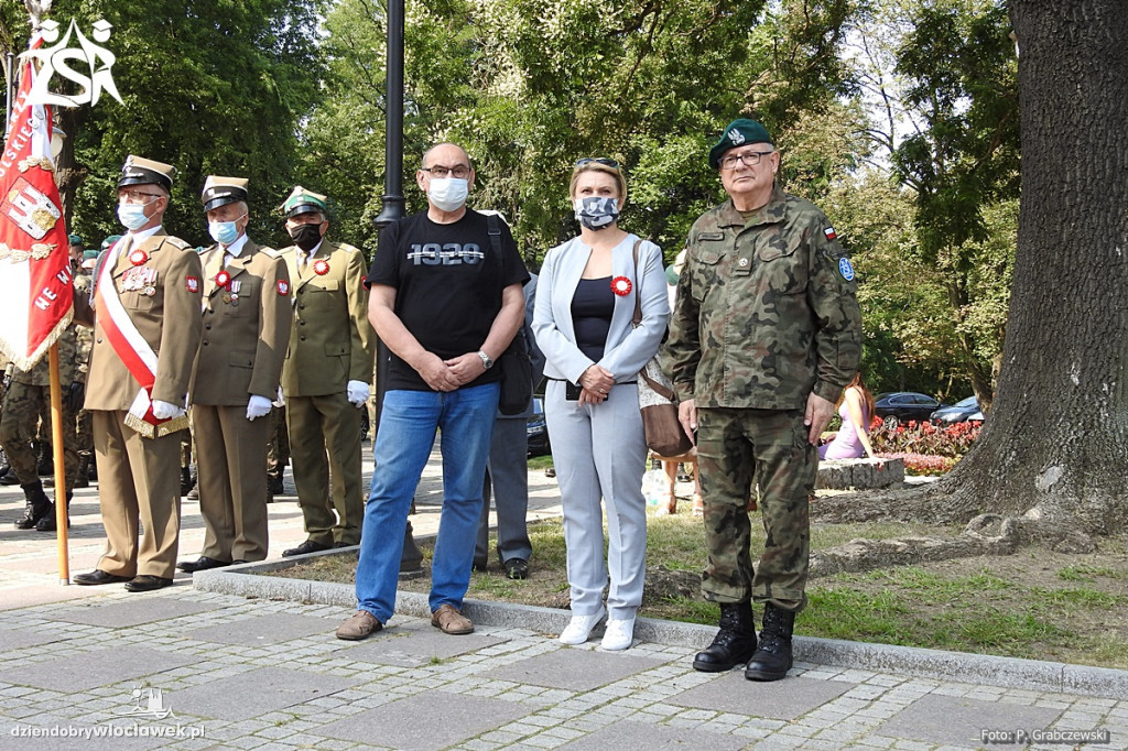 Uczniowie ZSA godnie uczcili swojego patrona