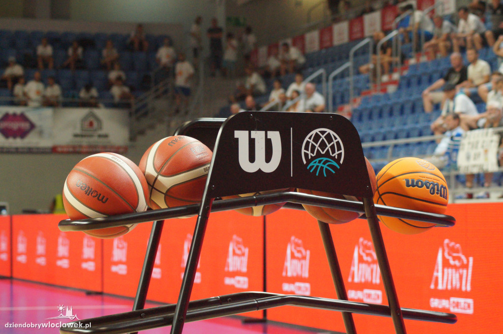 Konkurs rzutów za trzy firmy Anwil