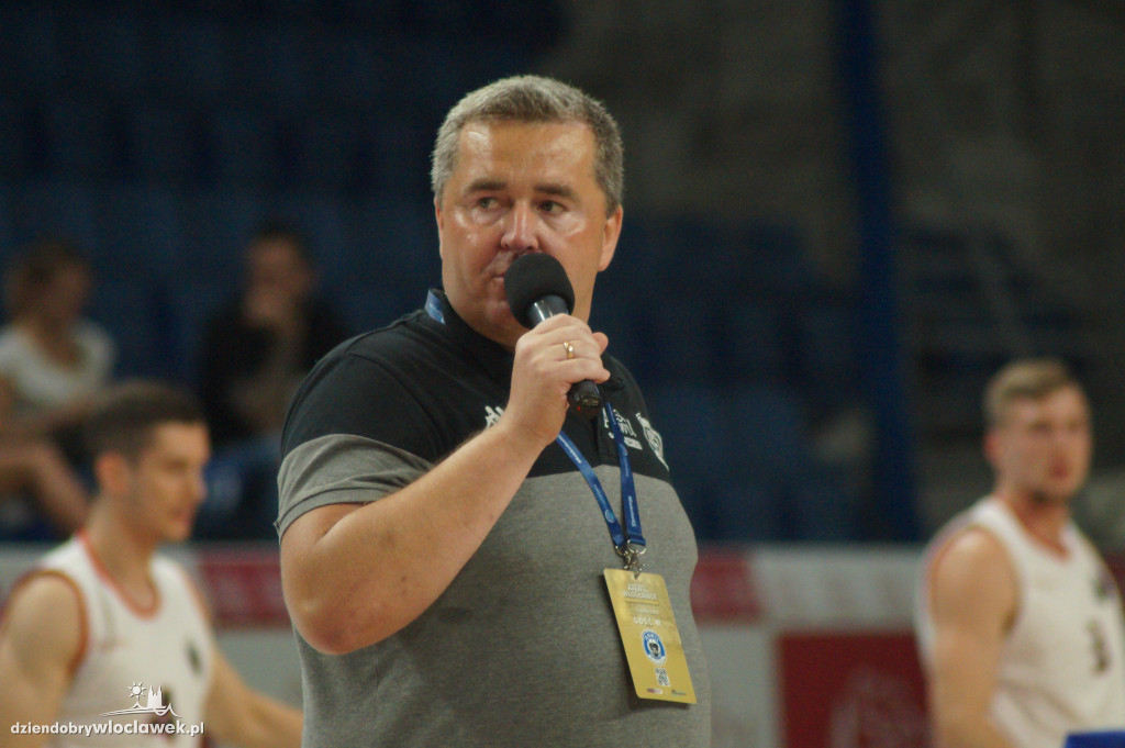 Konkurs rzutów za trzy firmy Anwil