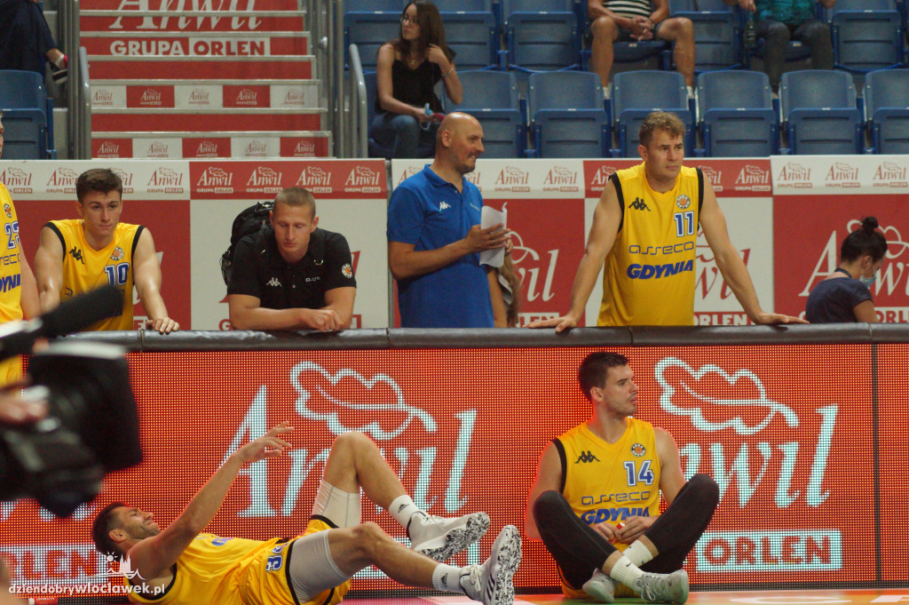 Konkurs rzutów za trzy firmy Anwil