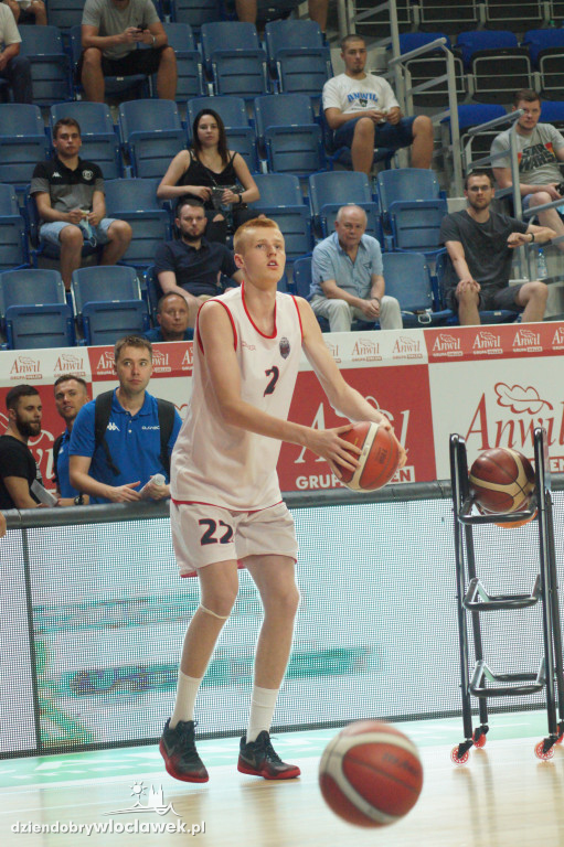 Konkurs rzutów za trzy firmy Anwil
