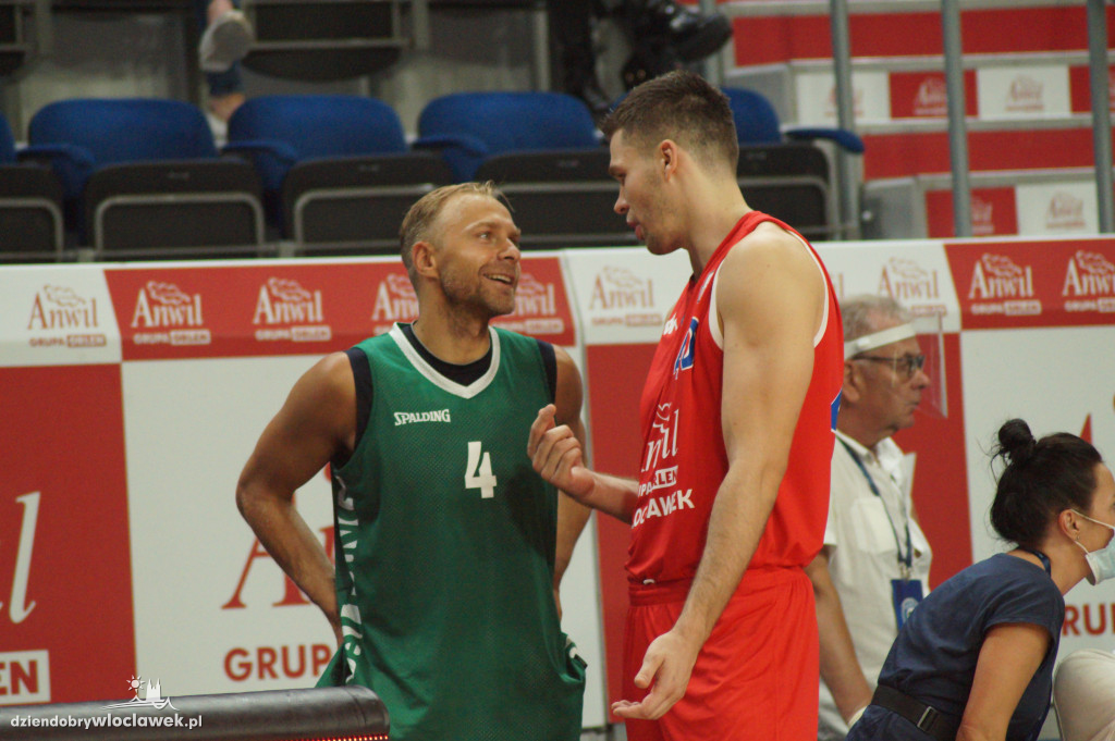 Konkurs rzutów za trzy firmy Anwil