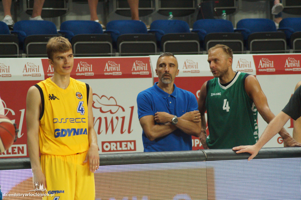 Konkurs rzutów za trzy firmy Anwil