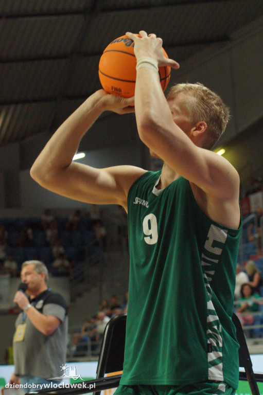 Konkurs rzutów za trzy firmy Anwil