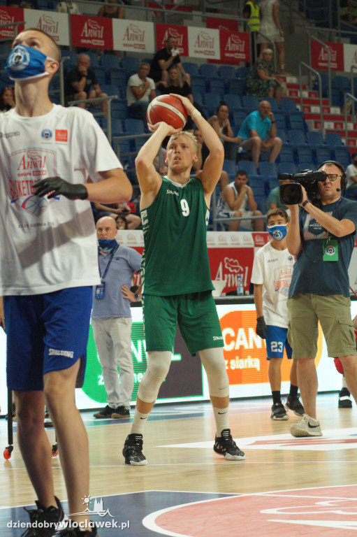 Konkurs rzutów za trzy firmy Anwil