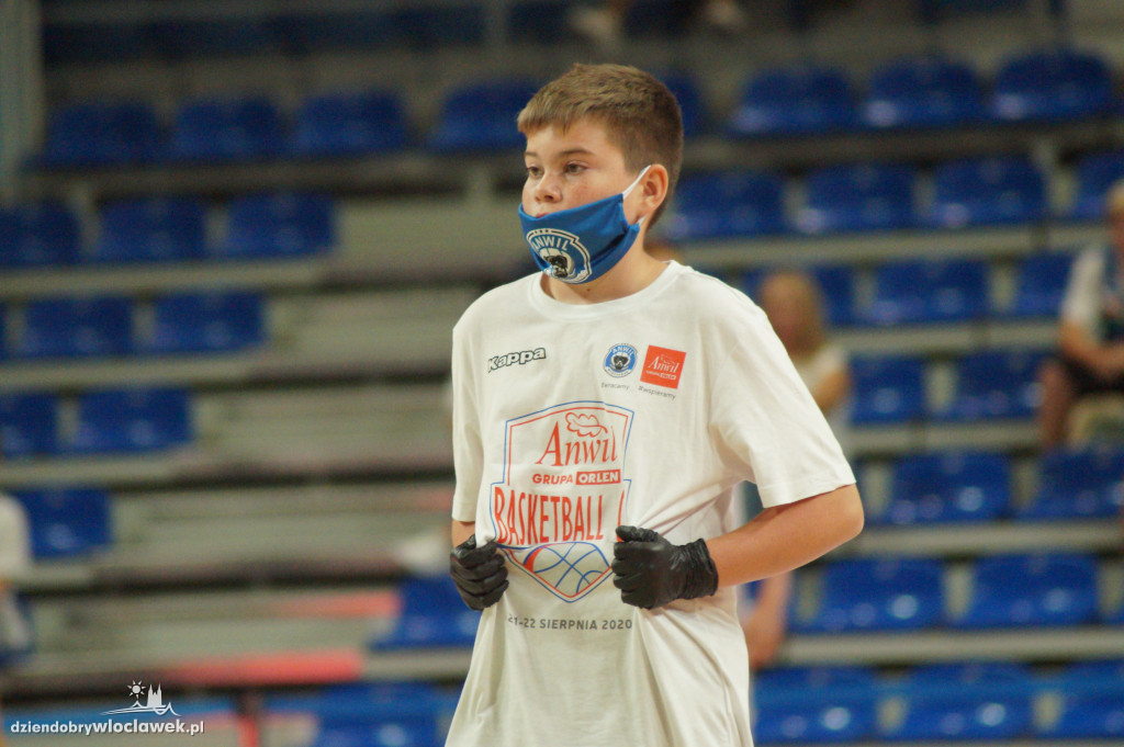 Konkurs rzutów za trzy firmy Anwil