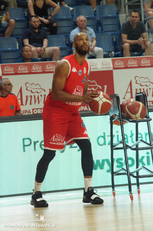 Konkurs rzutów za trzy firmy Anwil
