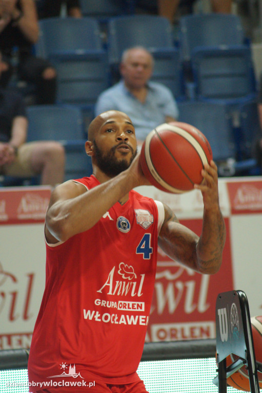 Konkurs rzutów za trzy firmy Anwil