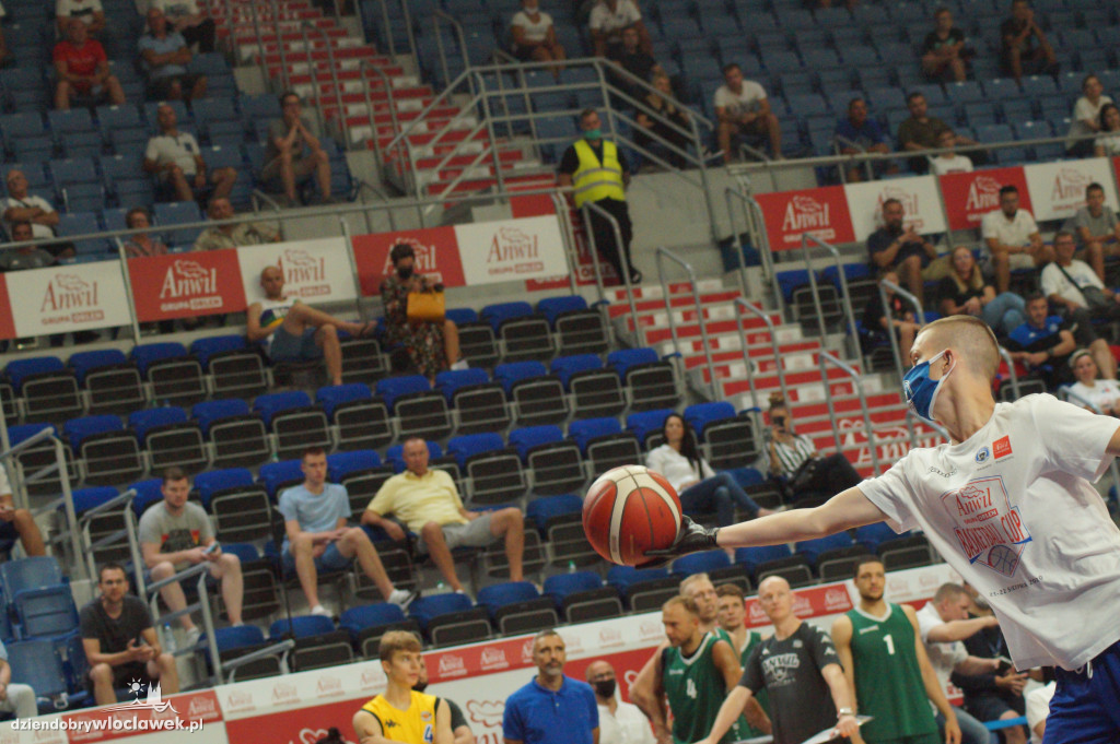 Konkurs rzutów za trzy firmy Anwil