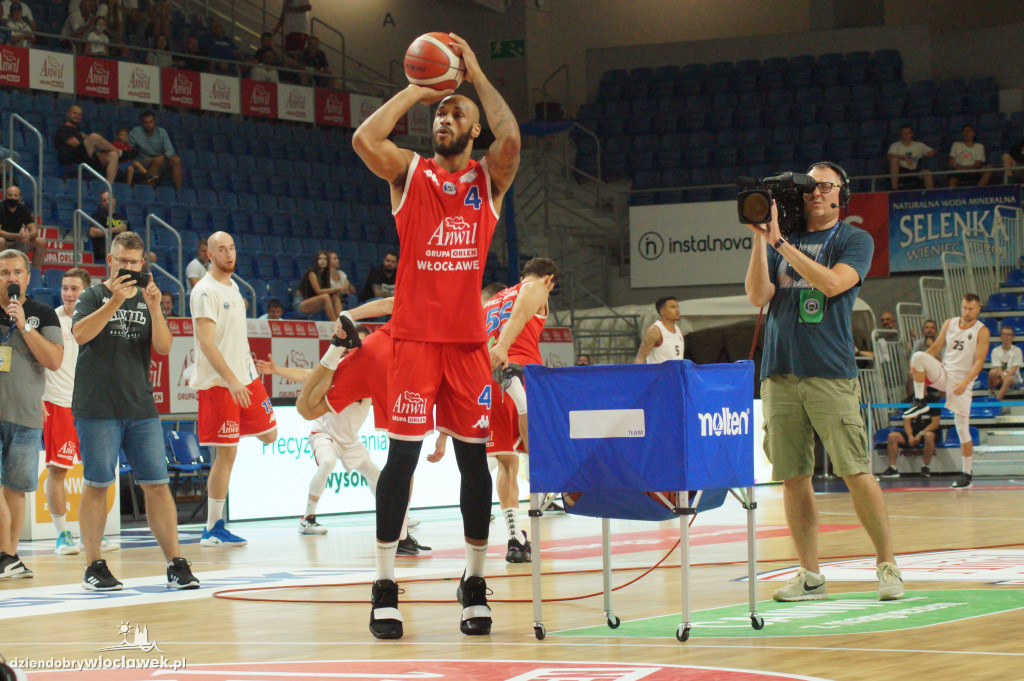 Konkurs rzutów za trzy firmy Anwil