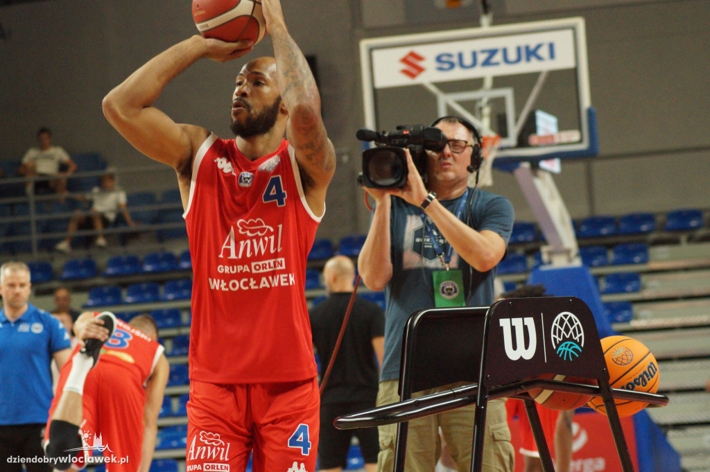 Konkurs rzutów za trzy firmy Anwil