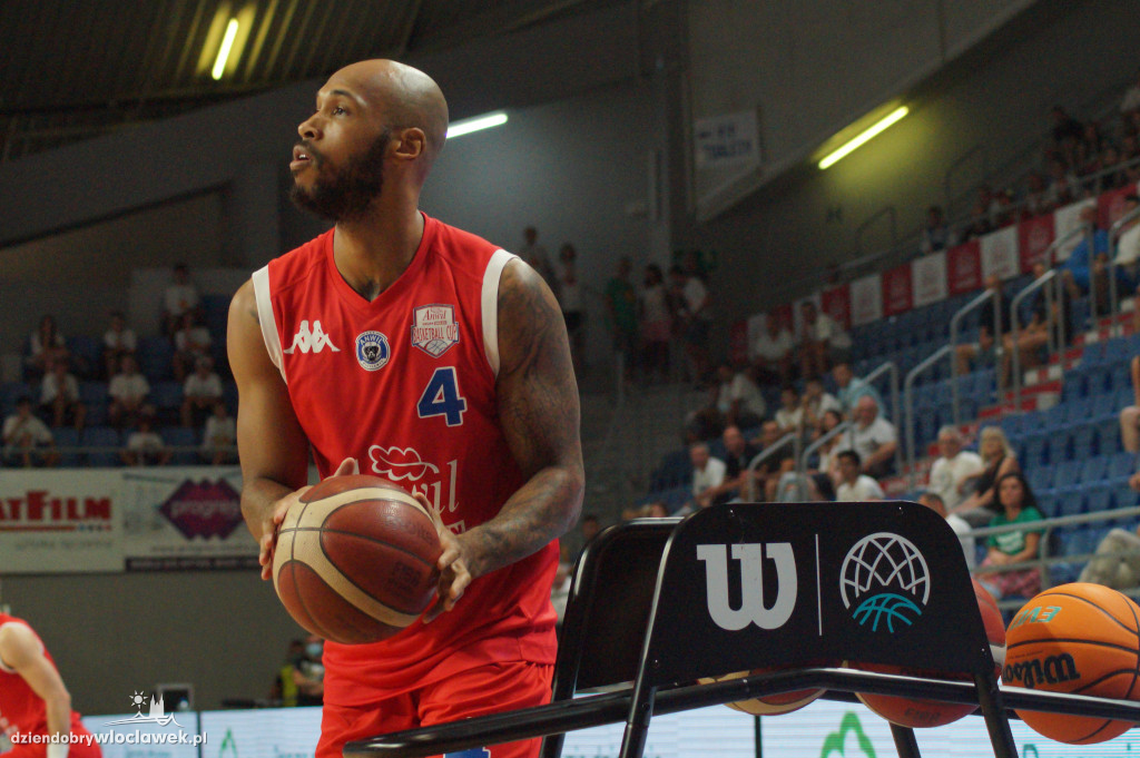 Konkurs rzutów za trzy firmy Anwil