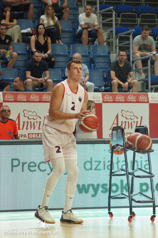 Konkurs rzutów za trzy firmy Anwil