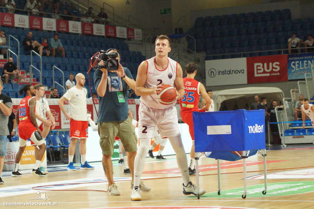 Konkurs rzutów za trzy firmy Anwil