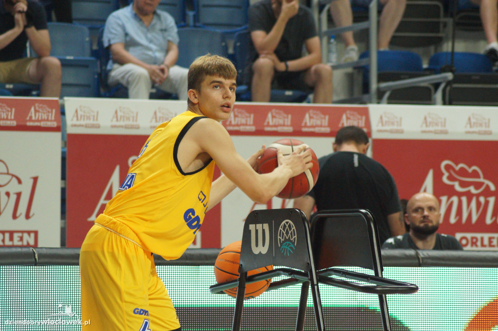 Konkurs rzutów za trzy firmy Anwil