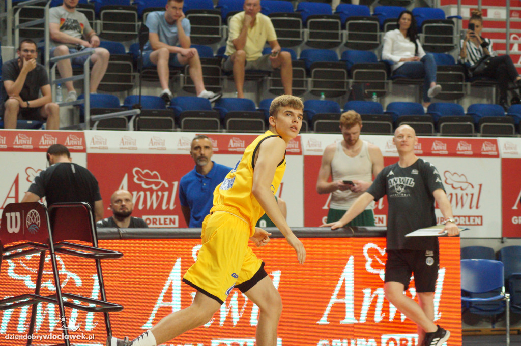 Konkurs rzutów za trzy firmy Anwil