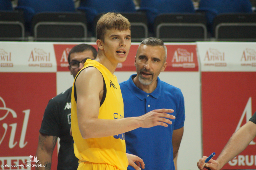 Konkurs rzutów za trzy firmy Anwil