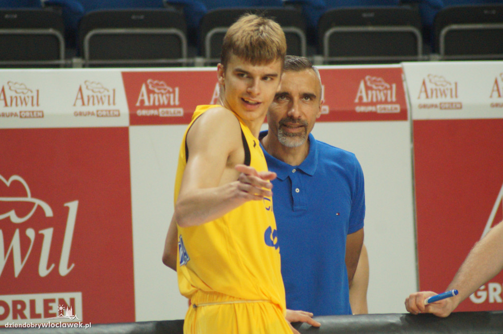 Konkurs rzutów za trzy firmy Anwil