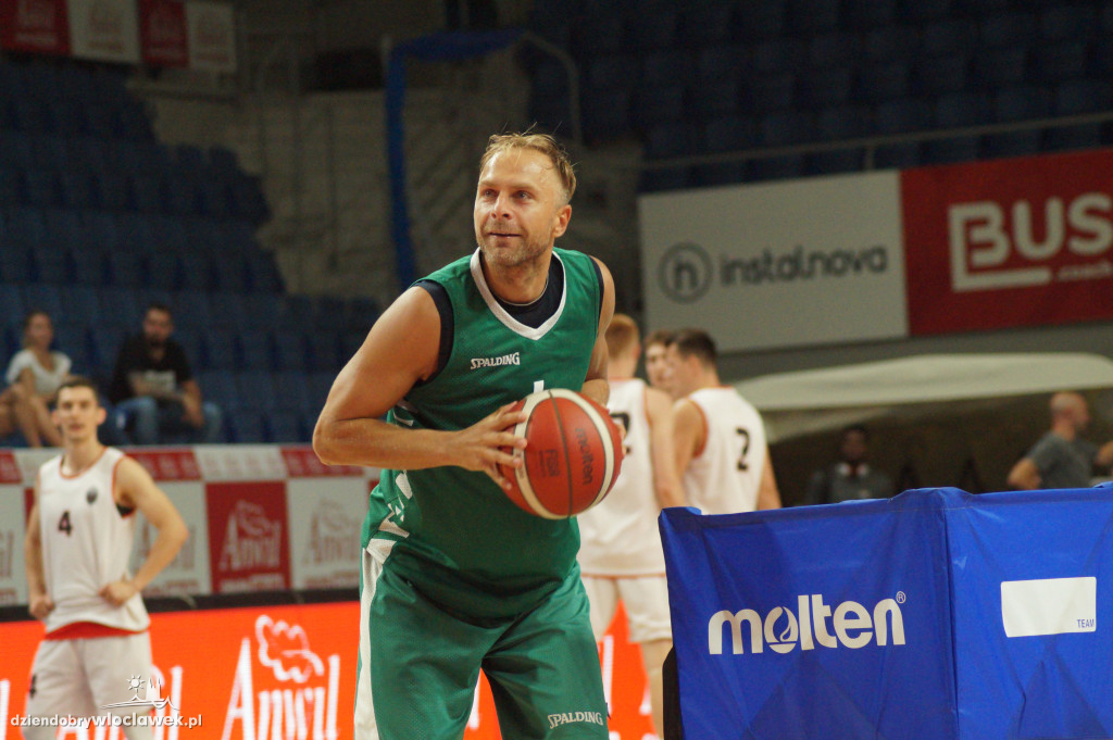Konkurs rzutów za trzy firmy Anwil