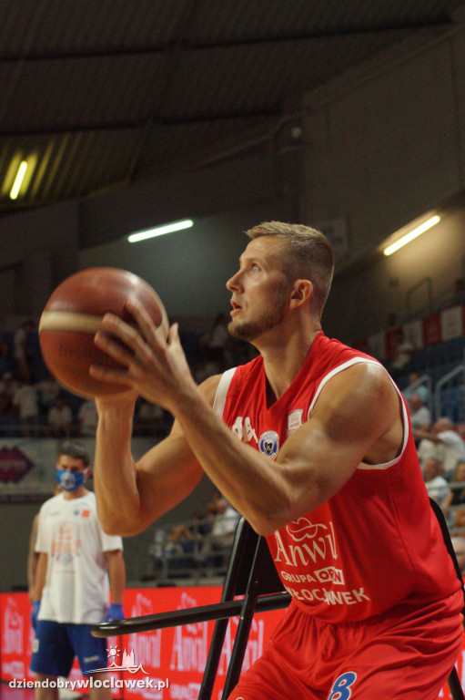 Konkurs rzutów za trzy firmy Anwil