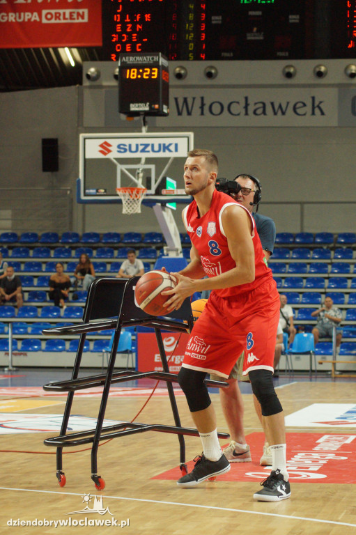 Konkurs rzutów za trzy firmy Anwil
