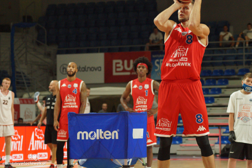 Konkurs rzutów za trzy firmy Anwil