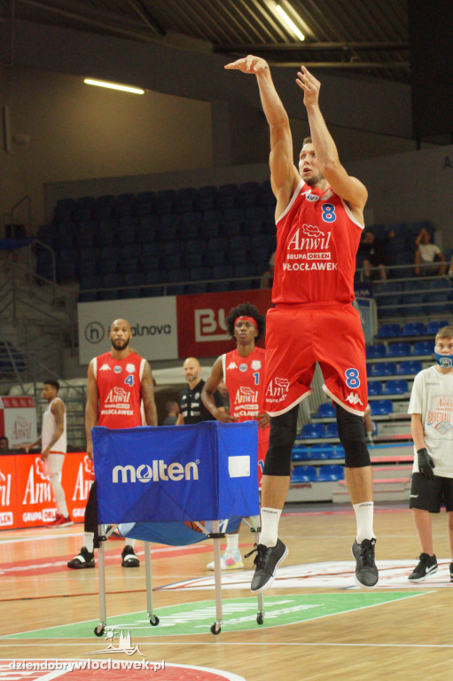 Konkurs rzutów za trzy firmy Anwil
